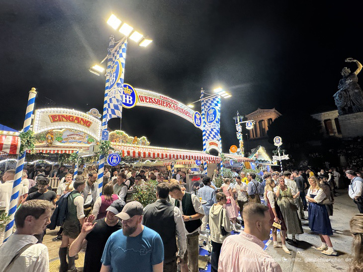 Oktoberfest Weißbierkarussel: das Weißbierkarussel Fahrenschon auf dem Oktoberfest unerhalb der Bavaria (©Foto:Martin Schmitz)